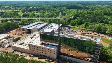 Vista-Aérea-Del-Progreso-De-La-Construcción-De-Las-Instalaciones-De-Reemplazo-De-La-Autoridad-Del-Hospital-Medical-West-El-28-De-Abril-De-2023.