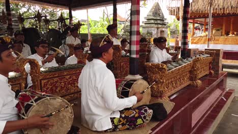 Balinese-Musicians-Play-Kendang-Drums-of-Gong-Kebyar-Gamelan-Ensemble-in-Bali-Hindu-Temple-Ceremony,-Southeast-Asian-UNESCO-Heritage-Art