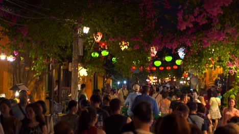 Belebte-Straßen-Von-Hoi-An,-Vietnam-Bei-Nacht-Mit-Traditionellen-Laternen