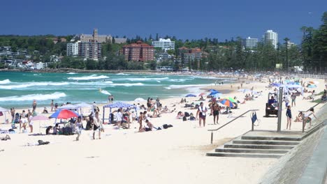 Männlicher-Strandsommermenschen-Australien-Tag