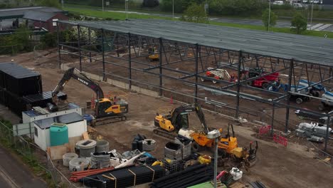 Aldi-Supermercado-Construcción-Sitio-Vista-Aérea-Elevándose-Sobre-El-Desarrollo-Del-Marco-Industrial,-Reino-Unido