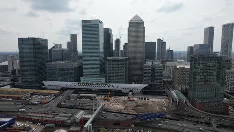 Canary-Wharf-Rascacielos-Distrito-Financiero-Londres-Reino-Unido-Drone-Vista-Aérea