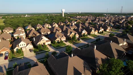 Luftaufnahmen-Eines-Viertels-In-Hickory-Creek,-Texas