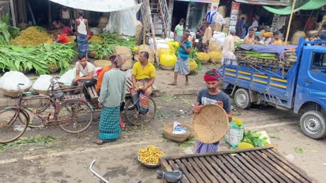 Menschen-Kaufen-Und-Verkaufen-Waren-Im-Dritte-Welt-Land-Bangladesch