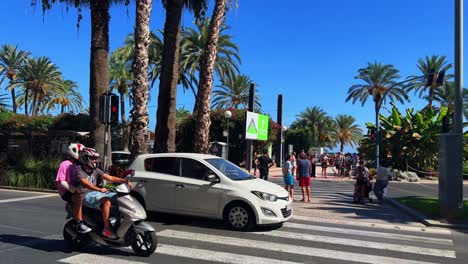 Alicante-streets-during-the-day-next-to-the-beach-in-the-summer-4K-30-FPS