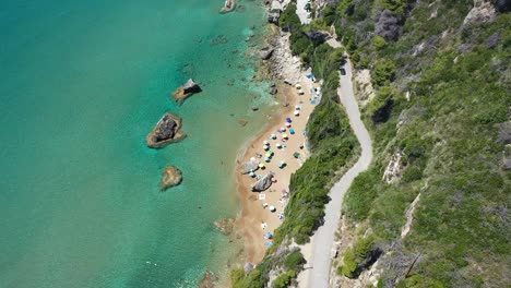 Top-down-aerial-view-of-people-at-the-beach-in-a-sunny-scene