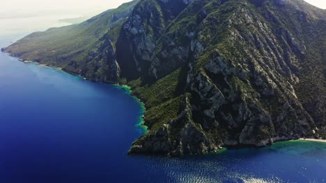 Seaside-mountain-range-at-Mediterranean-Turkey