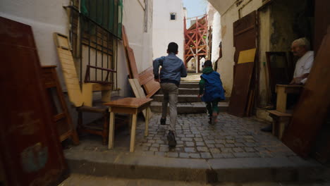 Niños-Activos-Corriendo-Y-Jugando-En-La-Casbah-De-Argel-En-Argelia.