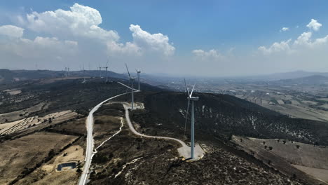 Aerial-view-circling-a-line-of-wind-turbines-in-Esperanza,-Puebla,-Mexico