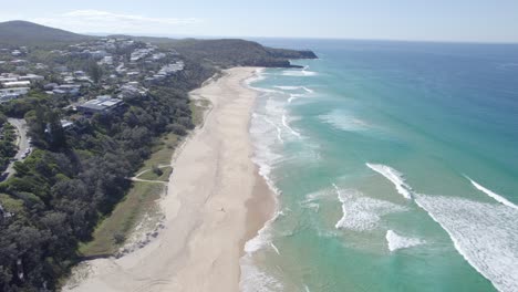 Waves-Coming-To-The-Shoreline-Of-Sunshine-Beach-In-Summer-In-Noosa-Heads,-Queensland,-Australia