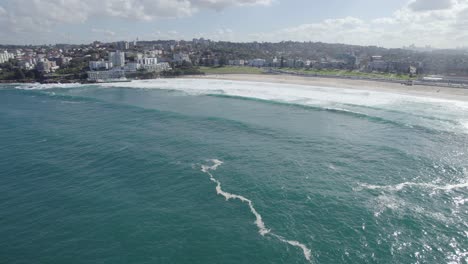 Aerial-View-Of-Bondi-Beach-And-Blue-Sea-During-Summer-In-Syney,-NSW,-Australia