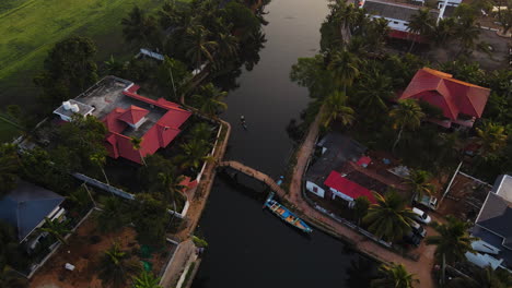 Overhead-View-Of-Idyllic-Alleppey-Town-In-Kerala,-Southern-India