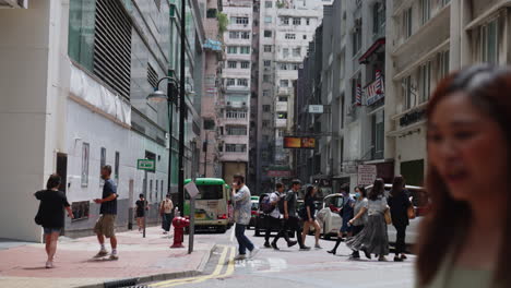 Calle-Muy-Transitada-Y-Concurrida-En-El-área-Metropolitana-Asiática-De-La-Ciudad-Inteligente.