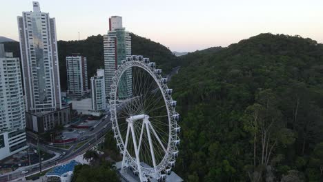 Aerial-view-of-the-Ferris-wheel-in-Balneario-Camboriu,-Brazil