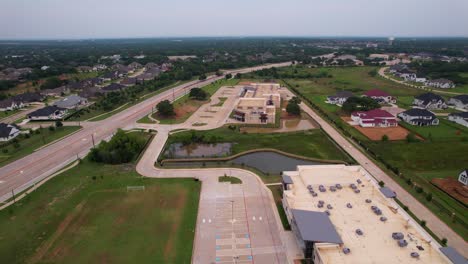 Luftaufnahmen-Der-Klassischen-Akademie-Des-Gründers-In-Flower-Mound-In-Texas