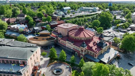 Luftparallaxe-über-Der-Zirkusarena-In-Stockholm,-Berühmter-Veranstaltungsort,-Restaurants