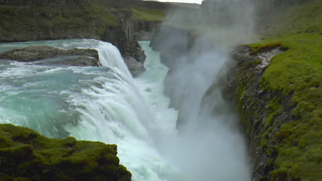 Zeitlupenaufnahmen-Von-Gullfoss-–-Wasserfall-In-Der-Schlucht-Des-Flusses-Hvita-Im-Südwesten-Islands