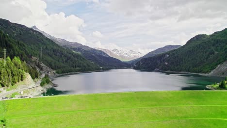 Awe-inspiring-alpine-panorama