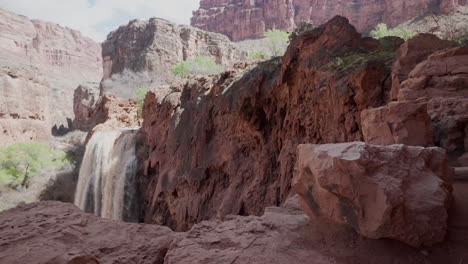 Cascada-Arizona-Havasu-Y-Vista-Del-Cañón-De-Roca-Roja