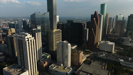 Drone-shot-in-front-of-skyscraper-in-the-Houston-metropolis,-in-sunny-Texas,-USA