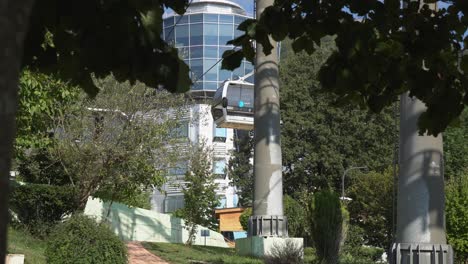 Tourismus-Seilbahn-Gondelfahrten-Bergauf-Und-Bergab-In-Albanien