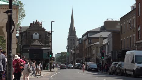 La-Iglesia-De-Nuestra-Señora-Y-Los-Mártires-Ingleses-En-La-Distancia-A-Lo-Largo-De-Regent-Street-En-Cambridge,-Reino-Unido