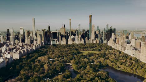 Central-Park-New-York,-New-York,-New-York,-Drohnen-Panoramabewegung,-Luftaufnahme,-Manhattan,-Bezirk