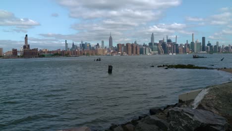 Wide-shot-of-the-NYC-skyline-from-the-Brooklyn-side-of-the-East-River
