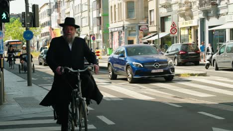 Two-senior-Jews-biking-in-the-Antwerp's-diamond-district---Belgium