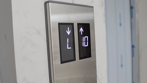 Digital-elevator-display-showing-floor-number---elevator-going-up-and-down-in-the-mall,-hotel-or-business-center---Closed-view