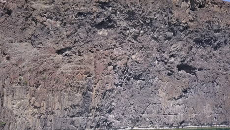 Aerial-climbs-shattered-rock-face-at-Deep-Lake-in-central-Washington