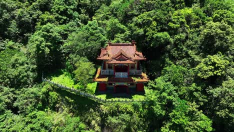 Aerial-establishing-drone-shot-of-Asian-temple-in-Taroko-national-park-during-sunny-day---rising-top-down-view
