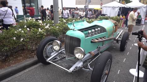 Roadster-Auto-Auf-Der-Straße-Geparkt