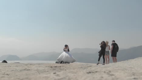 Photographer-taking-pictures-of-the-bride-and-groom-on-Hierve-el-Agua,-Oaxaca