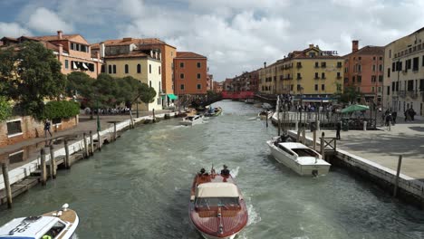 Busy-Rio-Novo-Waterway-In-Venice-With-Water-Taxis-Passing-Each-Other