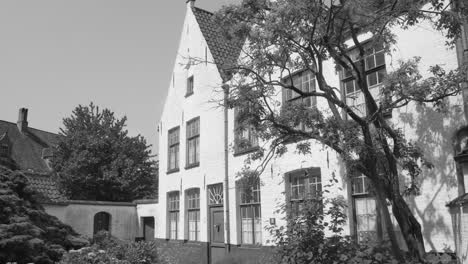 Beginenhof-Kloster-In-Brügge,-Flandern,-Belgien