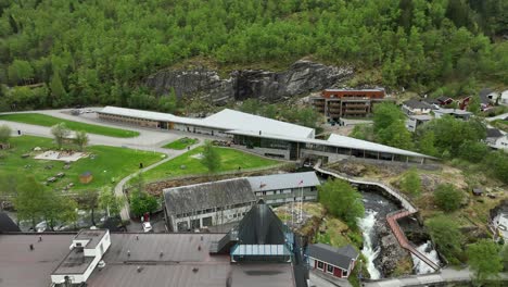 Norwegisches-Fjordzentrum-In-Geiranger-Norwegen---Luftaufnahme