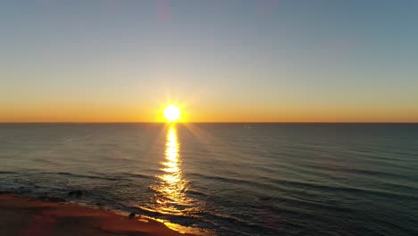 Fantastische-Natürliche-Große-Sonnenuntergänge-über-Dem-Meer.-Abend,-Dämmerung.4k
