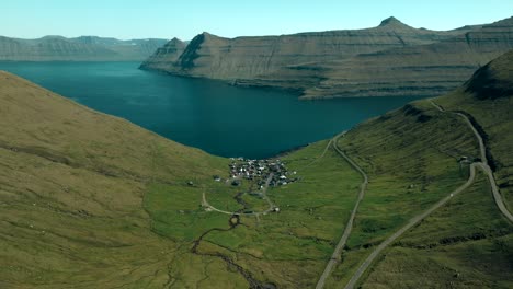 Drohnenaufnahmen-Von-Funningur-Auf-Den-Färöer-Inseln