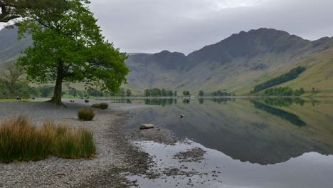 Buttermere-Lake-on-a-still-morning,-The-Lake-District,-Cumbria,-England