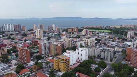 Luftaufnahme-Der-Stadt-Lecheria-Im-Norden-Des-Bundesstaates-Anzoátegui,-Venezuela