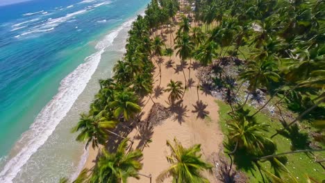 Flug-über-Den-Strand-Von-Arroyo-Salado-Und-Entlang-Des-Flusses-In-Der-Dominikanischen-Republik