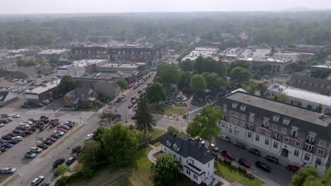 Downtown-Plymouth,-Michigan-with-drone-video-moving-up