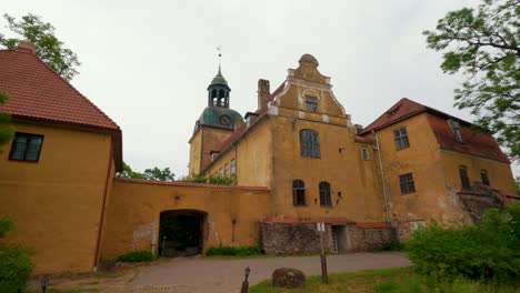 Lielstraupe-Medieval-Castle-in-the-Village-of-Straupe-in-Vidzeme,-in-Northern-Latvia