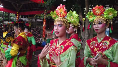 Beautiful-Betawi-Girls,-Traditional-Dancers-from-Jakarta-Indonesia-Speak-to-Camera-wearing-Traditional-Colorful-Dresses