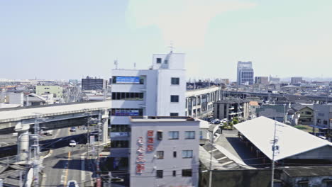 Osaka,-Japan---3.-April-2023:-Sehen-Sie-Sich-Das-Stadtbild-Von-Osaka-Im-Schnellzug-An-Und-Fahren-Sie-Nach-Kyoto
