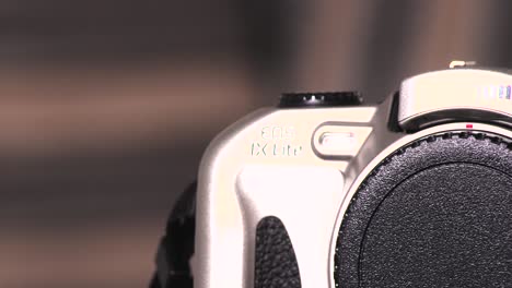 Canon-EOS-IX-Lite-Film-EF-Mount-Plattenspieler-Batterieentsorgung-Alte-Technologie-Nahaufnahme
