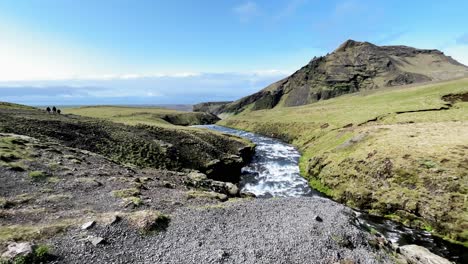 Islandia---Abrace-La-Soledad-En-El-Desierto-De-Islandia:-Explorando-El-Río-Skoga-A-Pie