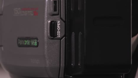 Panasonic-Palmcorder-VHS-C-150x-Digitalzoom-Kamera-Plattenspieler-Akku-Wiederaufladbar-Alte-Technologie-Palmsight-PV-L6D-Nahaufnahme