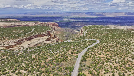 Drone-flyover-of-a-canyon-at-Colorado-National-Monument-in-Palisades,-Colorado